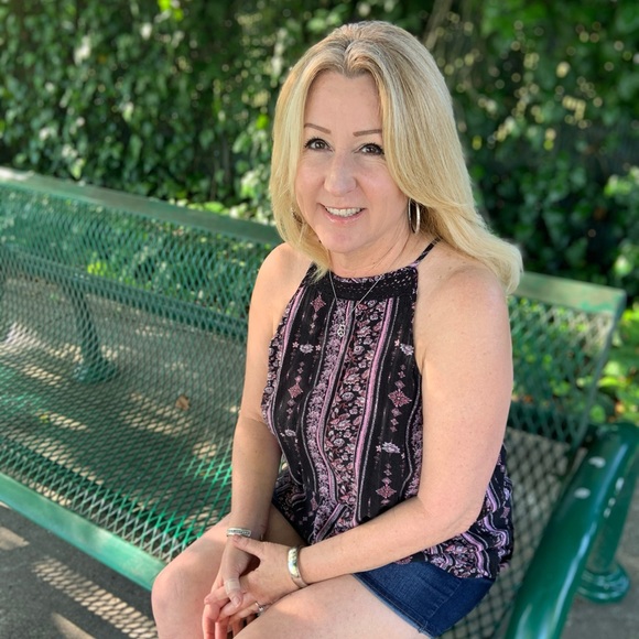 Meet your Posher, Cathy - Picture 2 of 3